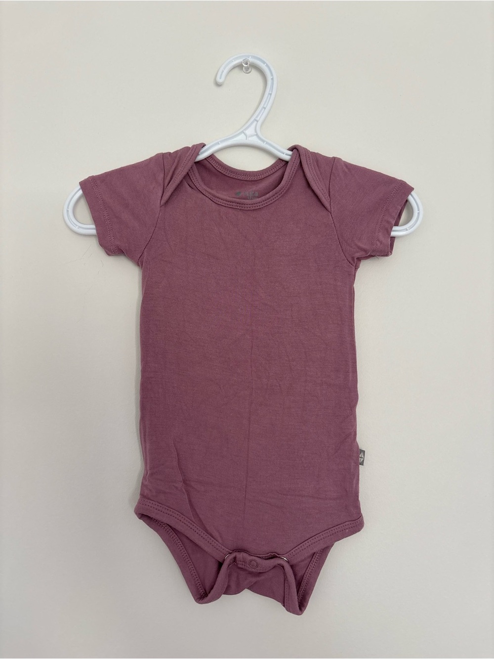 Kyte Baby Short Sleeve Bodysuit in Mulberry
